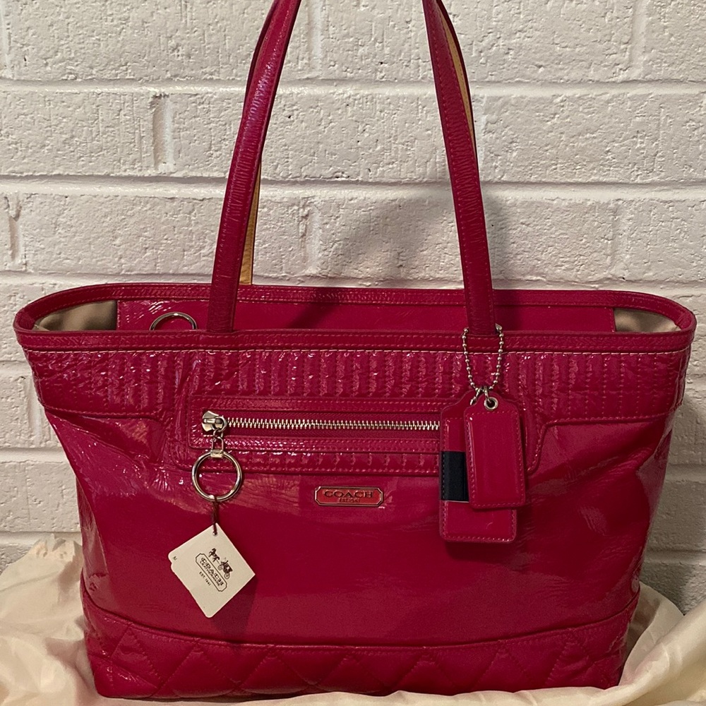 COACH POPPY Liquid Gloss TOTE, Magenta
